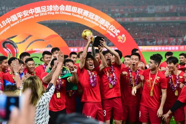 国安客场2-0领先！蓉城后防被轻松打穿，张玉宁推射破门梅开二度